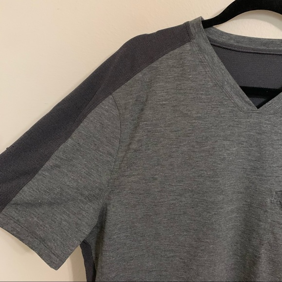 ‼️SOLD‼️Lululemon Mens vneck vent shirt - Picture 3 of 5